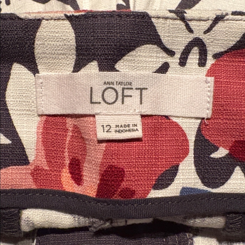 LOFT Floral Patterned Shorts in Blue/White/Pink Size 12 -- SO PRETTY - Picture 8 of 9